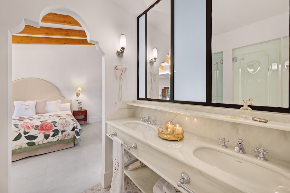 Deluxe Double Room (Abuhardillada) photo 2