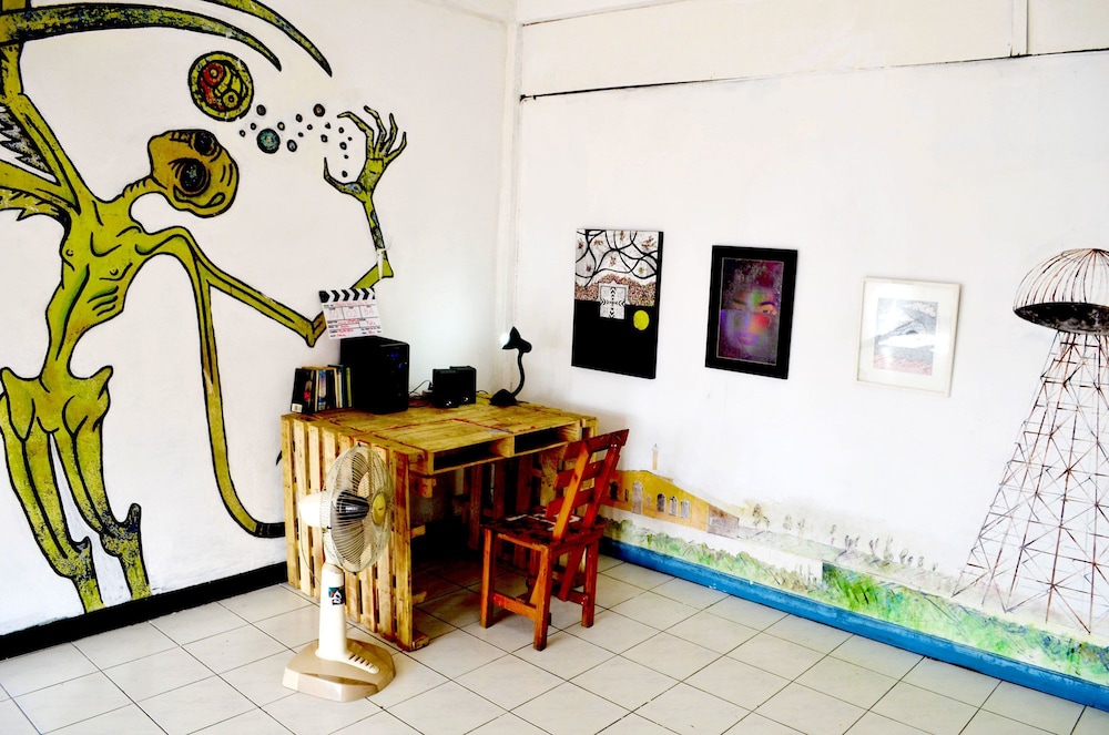 Room with Air Conditioning photo 3
