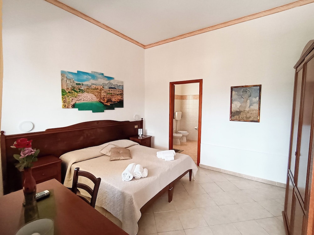 Double or Twin Room - Photo 5