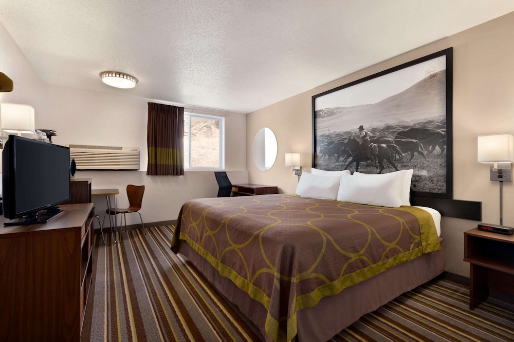 Room, 1 King Bed - Photo 3