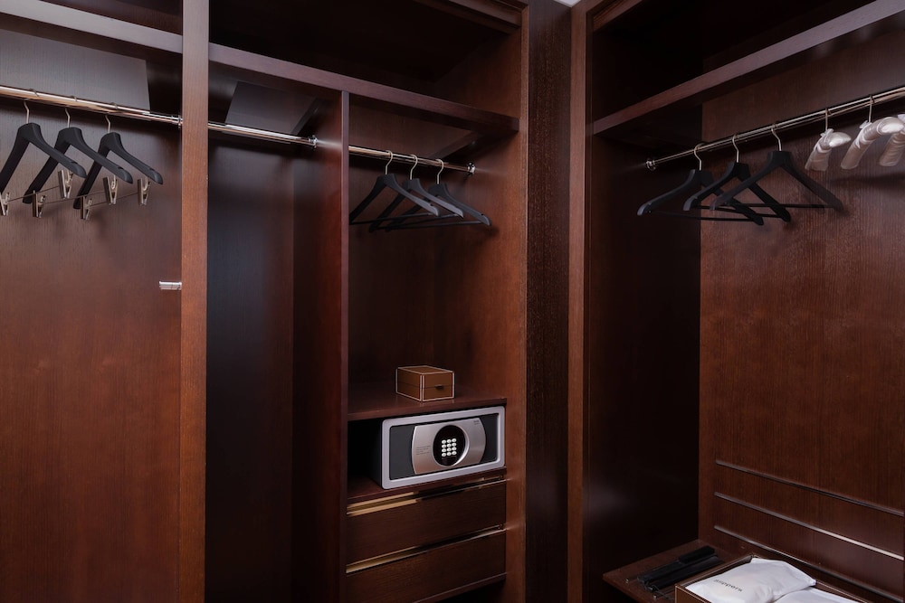 Executive Suite, 1 Bedroom, Mountain View photo 2