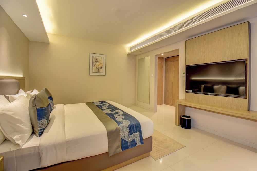 Deluxe Room, 1 King Bed photo 3