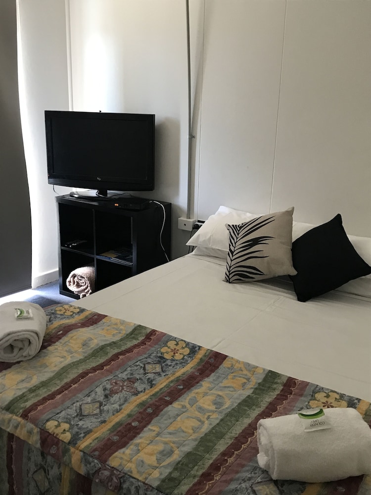 Standard Room, Shared Bathroom (Hotel Room Double) photo 2