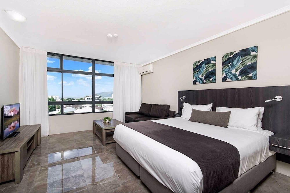 Superior Studio (mountain view)