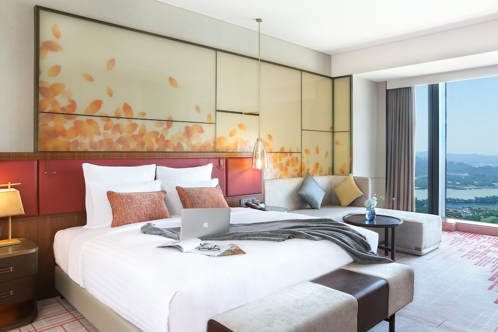 Deluxe Room, 1 King Bed, Club Lounge Access, River View (Premium) - Photo 5
