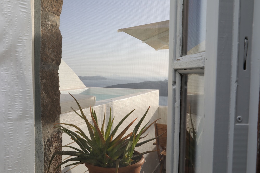 Villa (Caldera View outdoor Jetted tub) - Photo 17