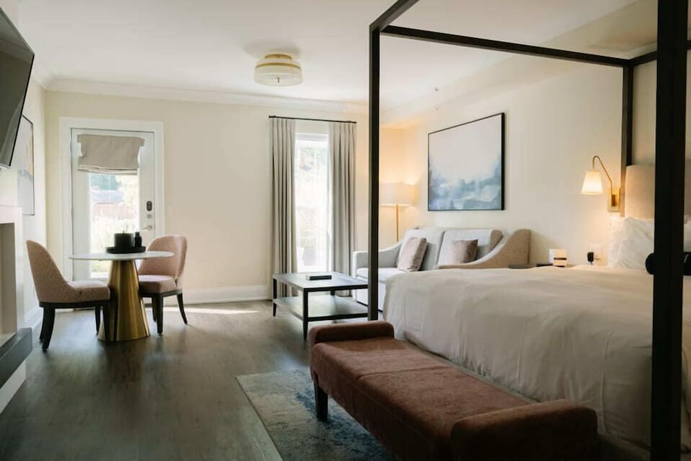 Signature Wellness Suite with Patio photo 3