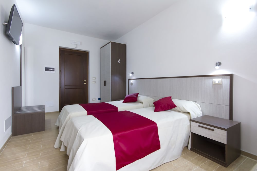 Deluxe Double or Twin Room, Sea View photo 2