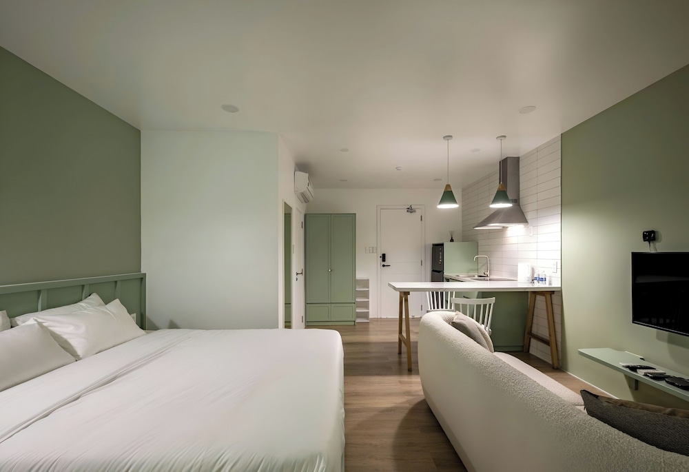 Deluxe Apartment, 1 King Bed with Sofa bed, Balcony