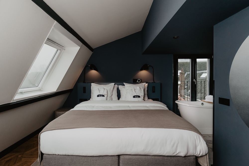Exclusive Room (Full Moon)