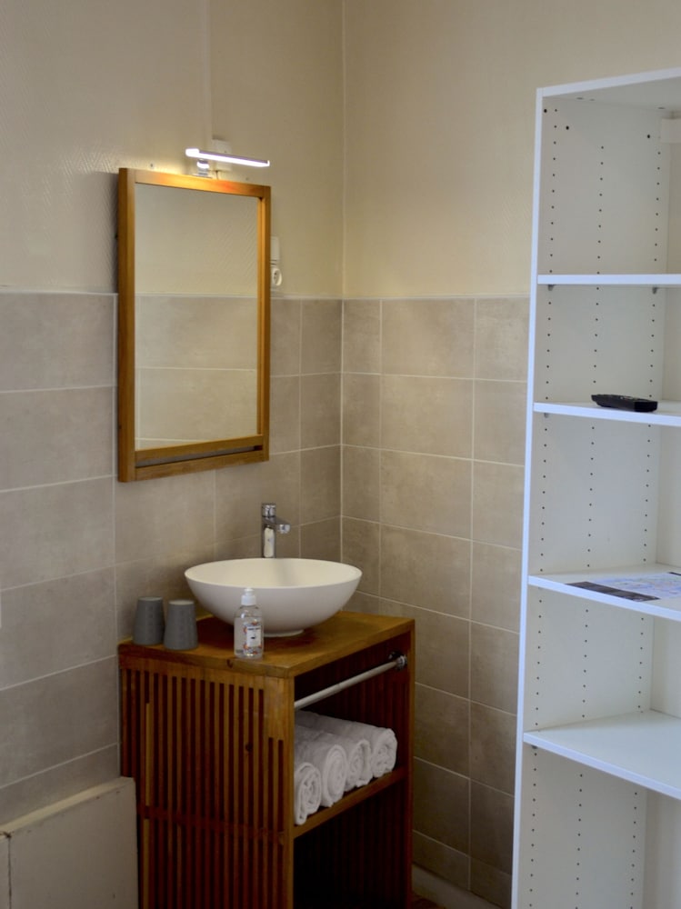 Suite, Shared Bathroom photo 3