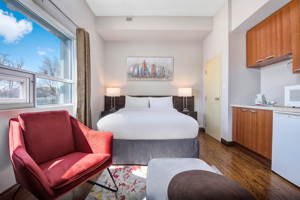 Deluxe Studio Suite, 1 Queen Bed, Kitchenette