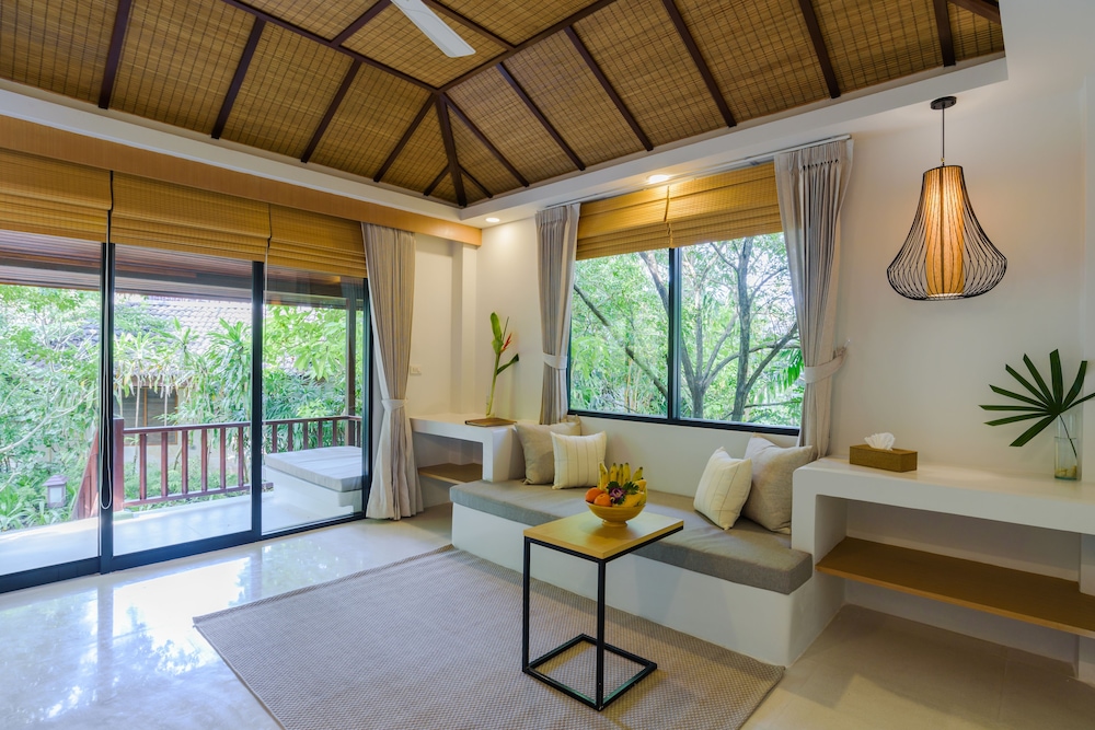 Deluxe Villa, 1 Bedroom, Pool View, Poolside - Photo 8