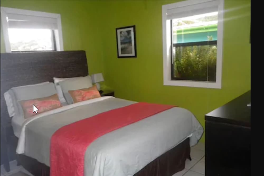 Standard Room, 1 Queen Bed, Kitchenette