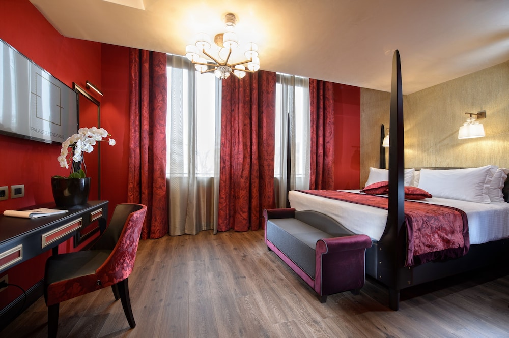 Honeymoon Suite, Jetted Tub, Canal View photo 1