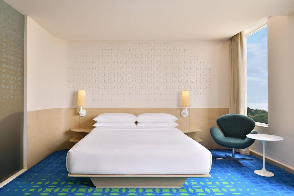 Executive Suite, 1 Queen Bed with Sofa bed photo 2