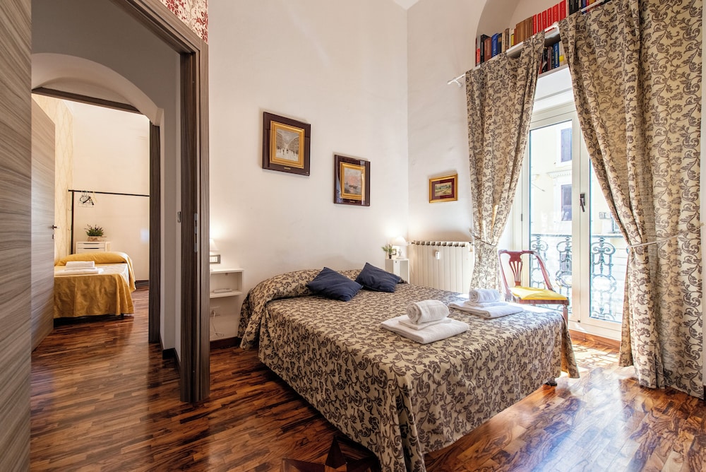 Classic Apartment, 3 Bedrooms, City View