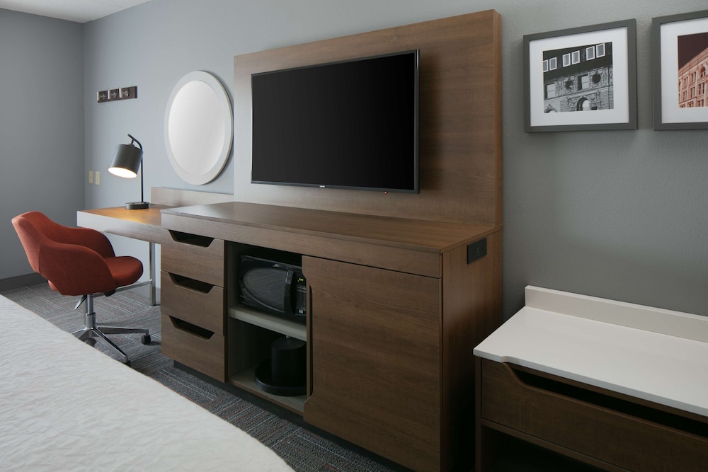 Room, 1 King Bed, Non Smoking (Shower Only) - Photo 1