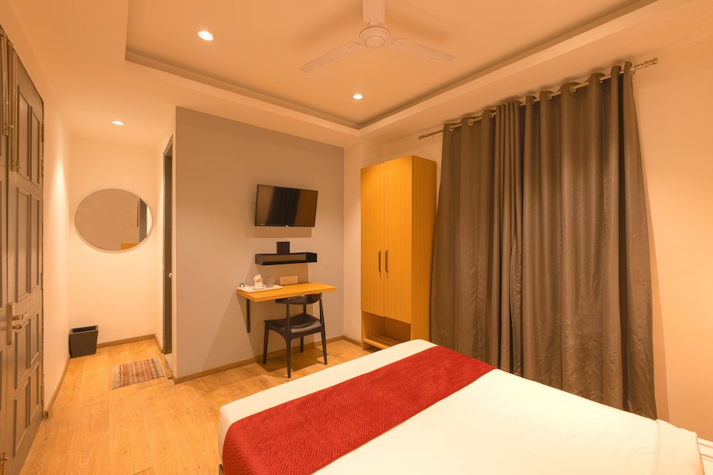 Deluxe Room with Free WiFi - Photo 5