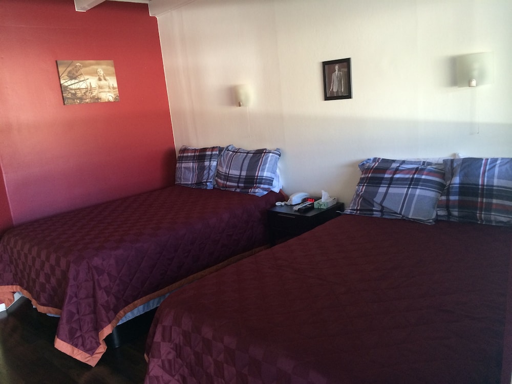 Standard Room, 2 Double Beds photo 2