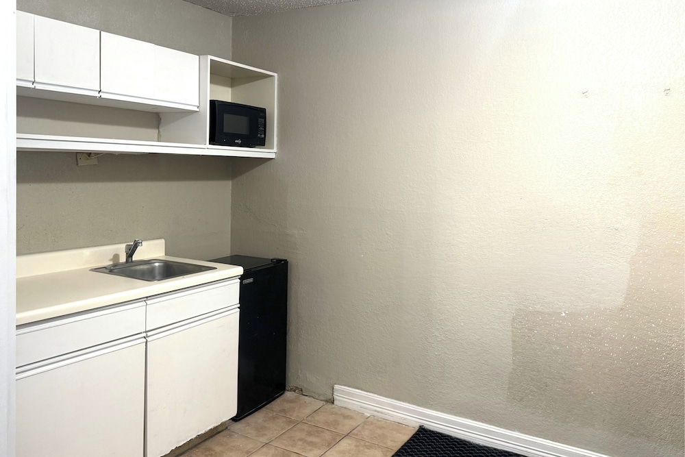 Suite, 1 King Bed, Non Smoking - Photo 3