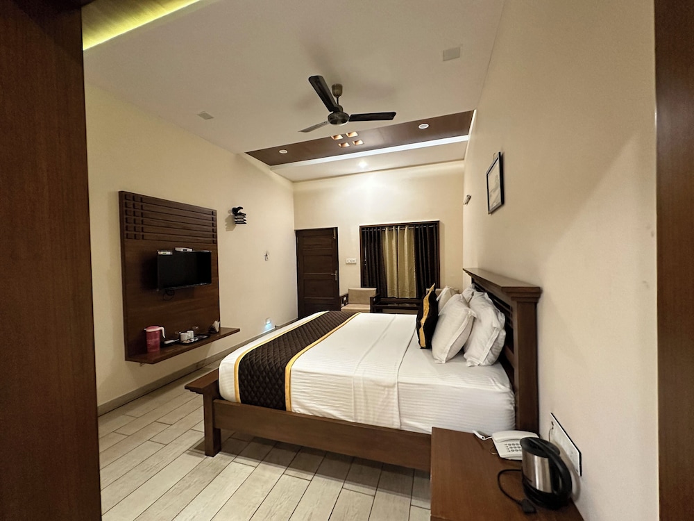 Deluxe Room - Photo 5