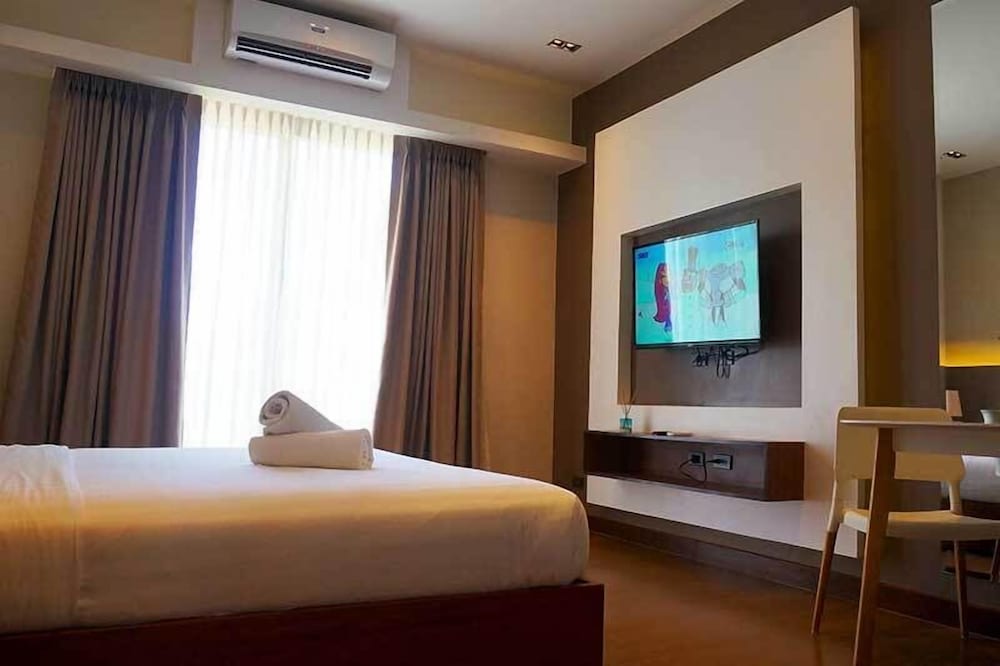 Deluxe Room, 1 King Bed photo 2
