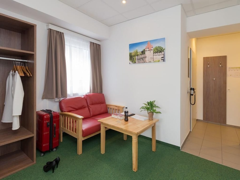 Basic Triple Room photo 3