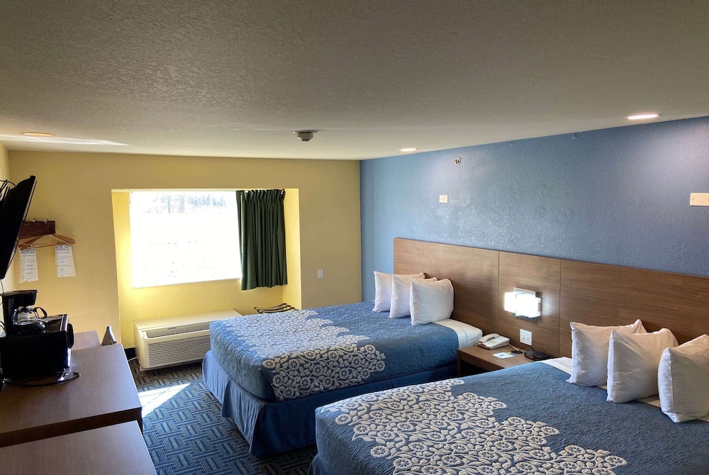 Standard Room, 2 Queen Beds - Photo 2
