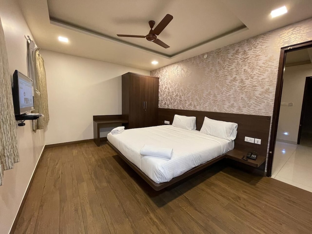 Deluxe Double Room, City View