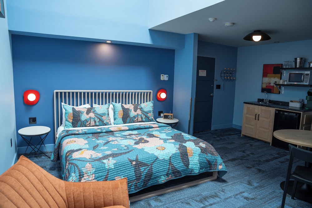Standard Bi-Level Loft (1 King & 2 Singles) photo 1