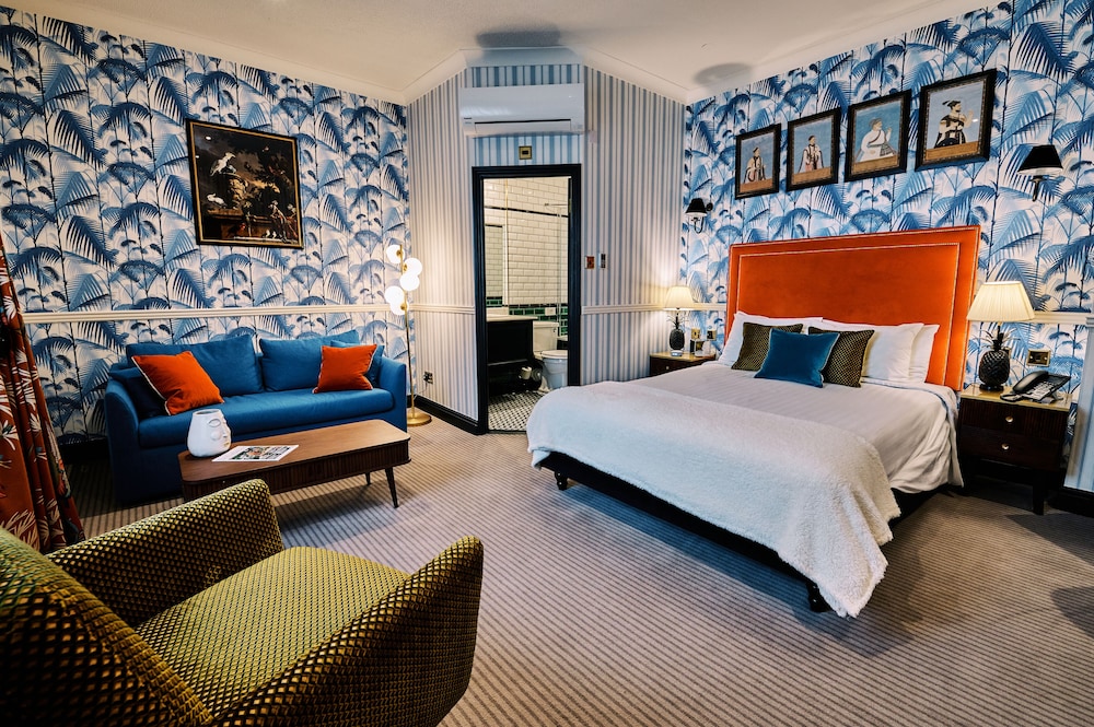 Deluxe Double Room, 1 King Bed with Sofa bed, Non Smoking photo 2