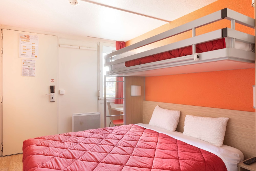 Standard Room, Multiple Beds (1 Double and 1 Single bed) - Photo 3