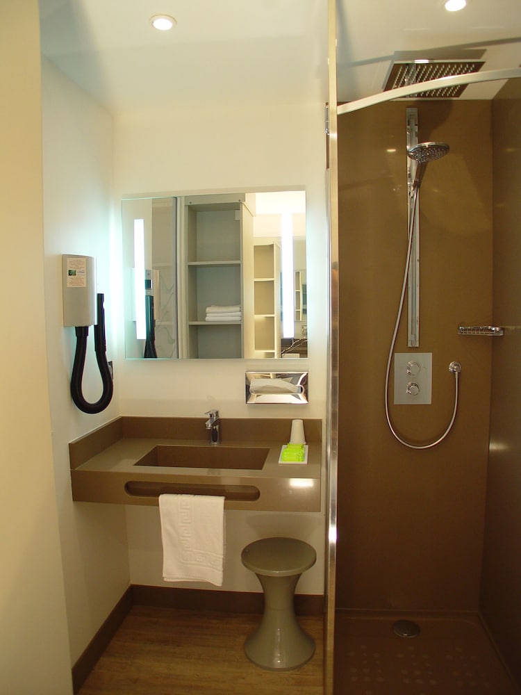 Quadruple Room - Photo 5