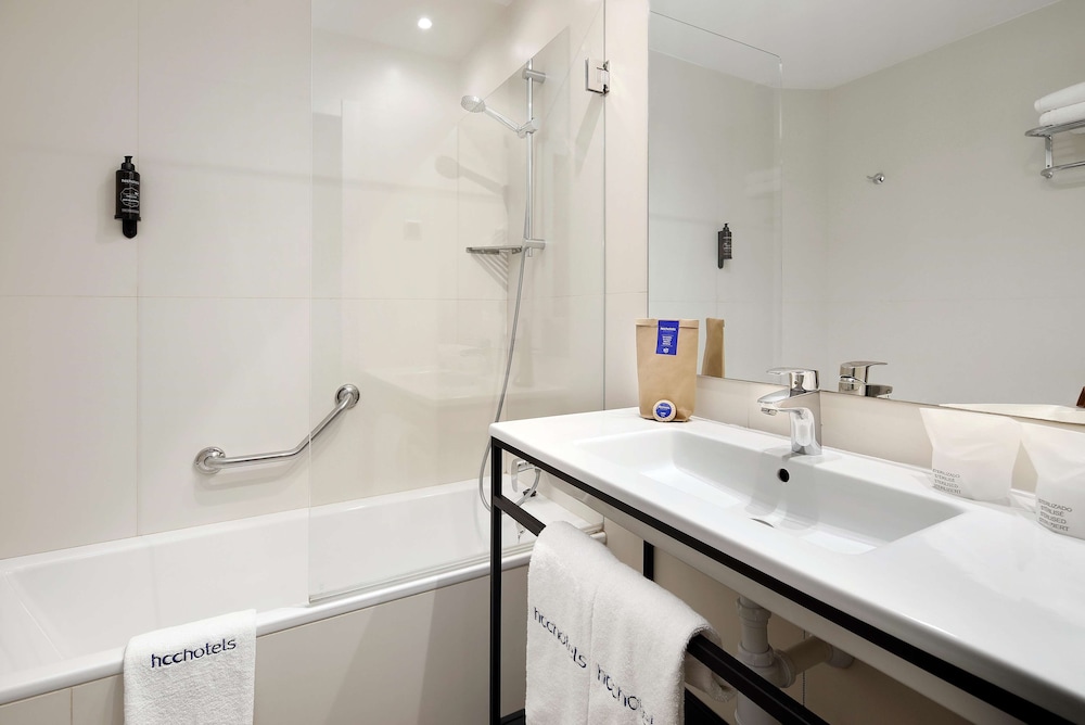 Standard Room (2 Adults + 1 Child) photo 2