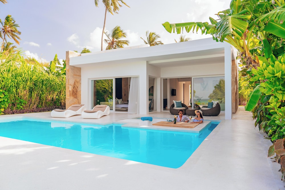 Honeymoon Beach Front Villa
