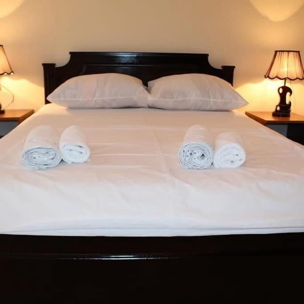 Comfort Studio Suite, 1 King Bed, Non Smoking, City View