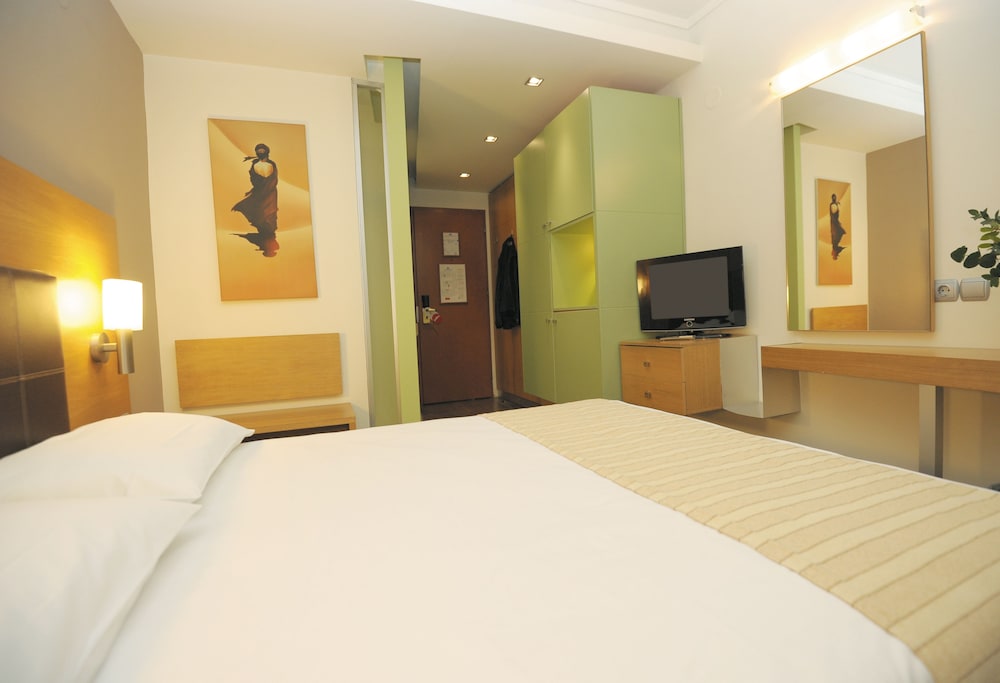 Standard Room, Connecting Rooms - Photo 3