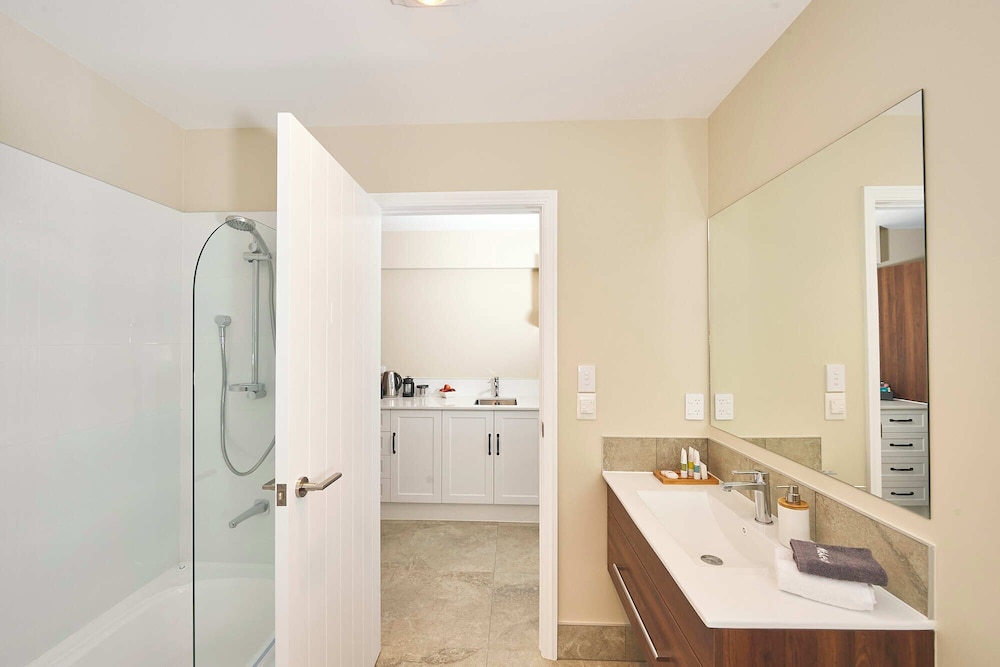 Executive Double Room, 1 King Bed, Pool View, Mezzanine