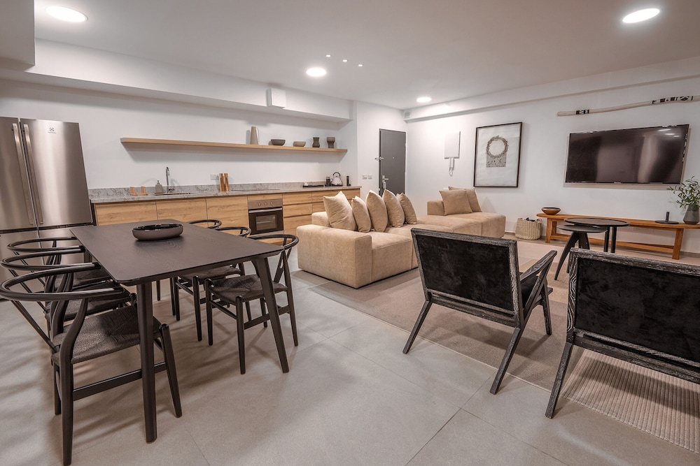 Luxury Apartment, 3 Bedrooms with office
