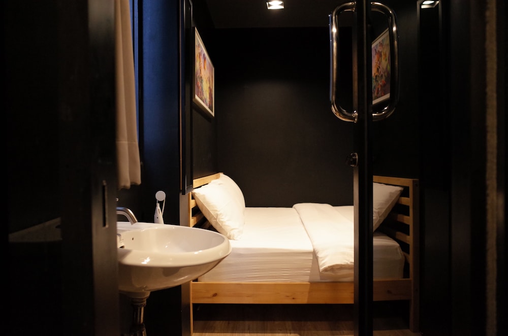 WL Classic: King Room with Private Bathroom photo 2