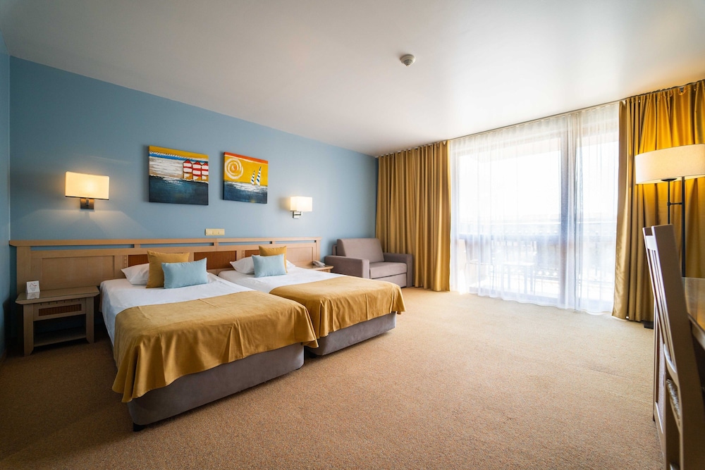 Standard Double Room, Balcony, Partial Sea View