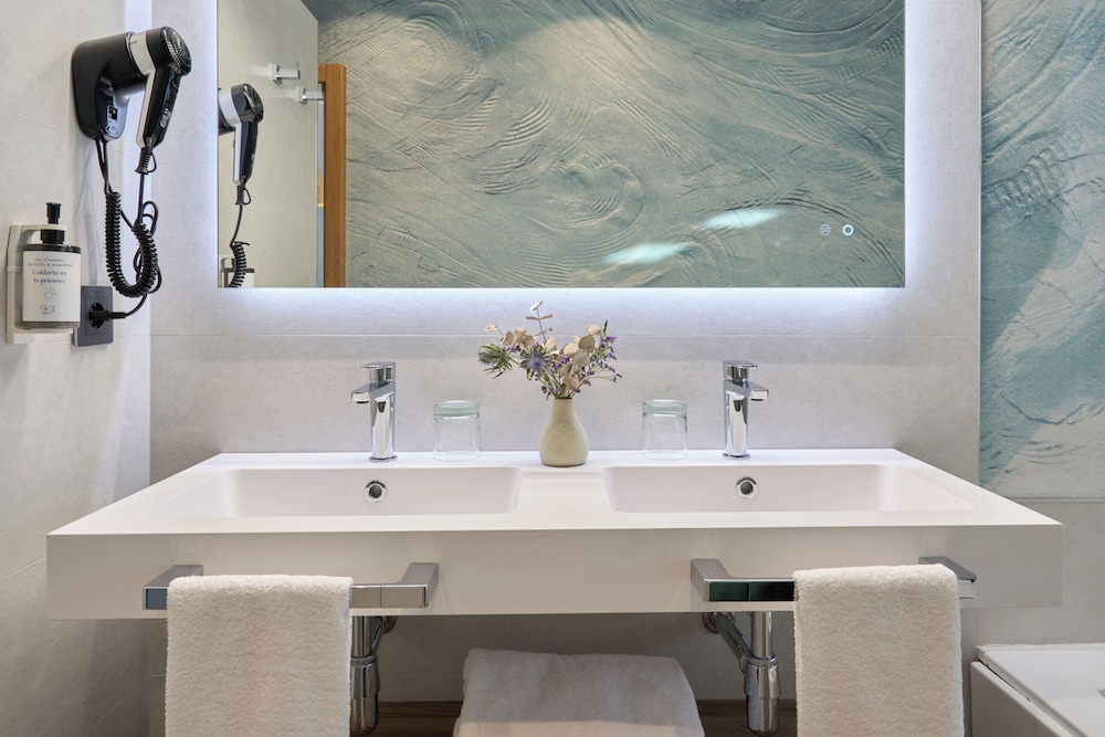 Junior Suite con Jacuzzi y Terraza con vista Piscina - Photo 6