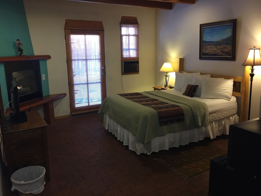 Luxury Room, 1 Queen Bed (Room 7, Ground Floor) photo 2
