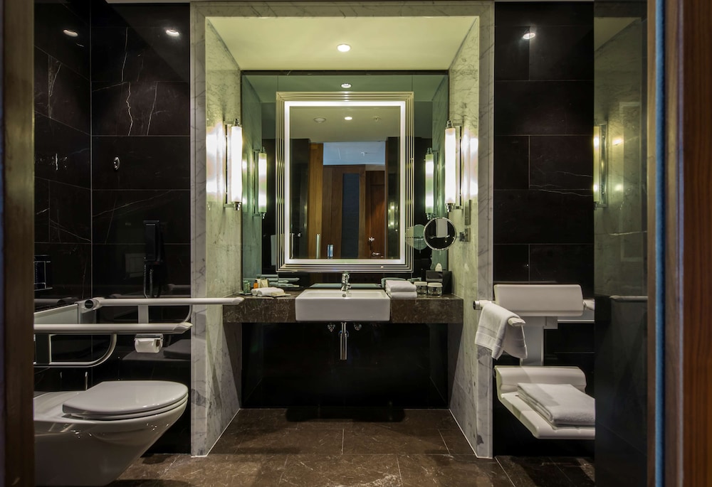 Executive Suite, 1 King Bed, Accessible (Taksim) thumbnail 6