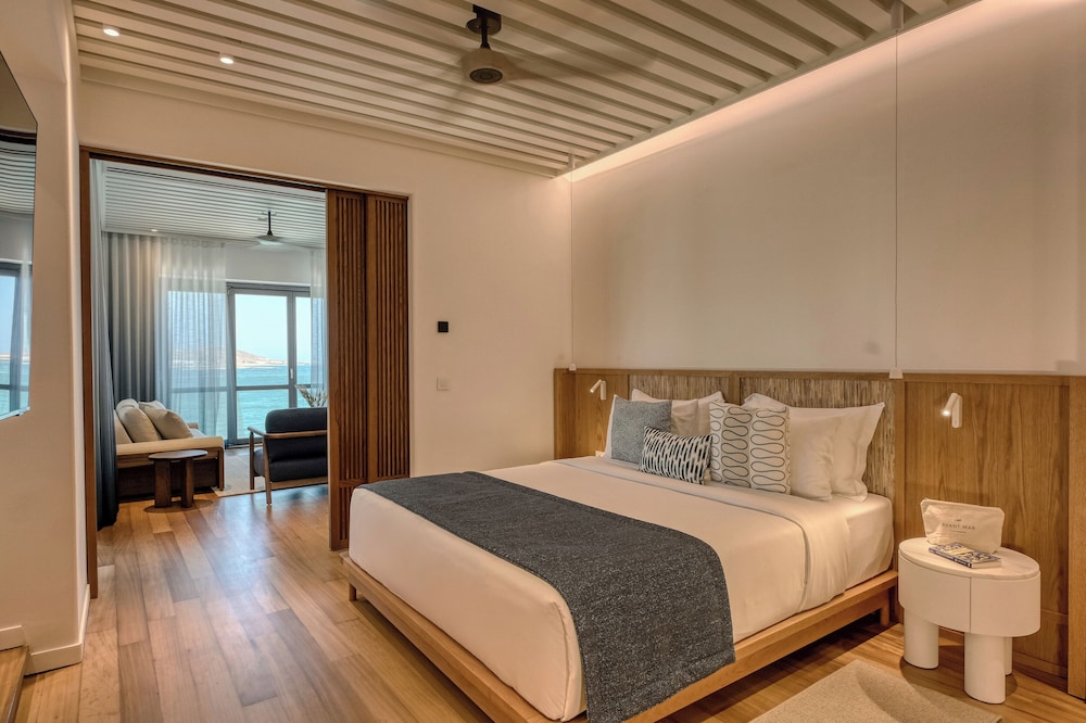 Grand Suite, Sea View (200m from the Main Hotel) photo 3