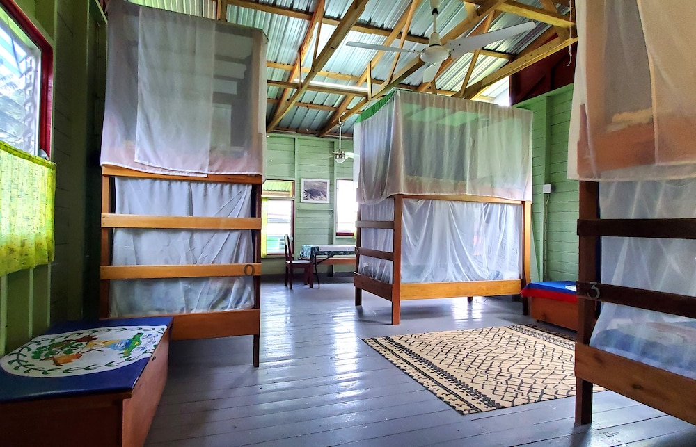 Moonflower - Friends & Family Cabana - Queen Bed, Bunk Beds, Single Bed, Ensuite Bathroom photo 2