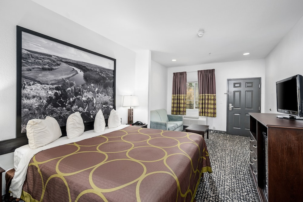 Standard Room, 1 King Bed - Photo 2