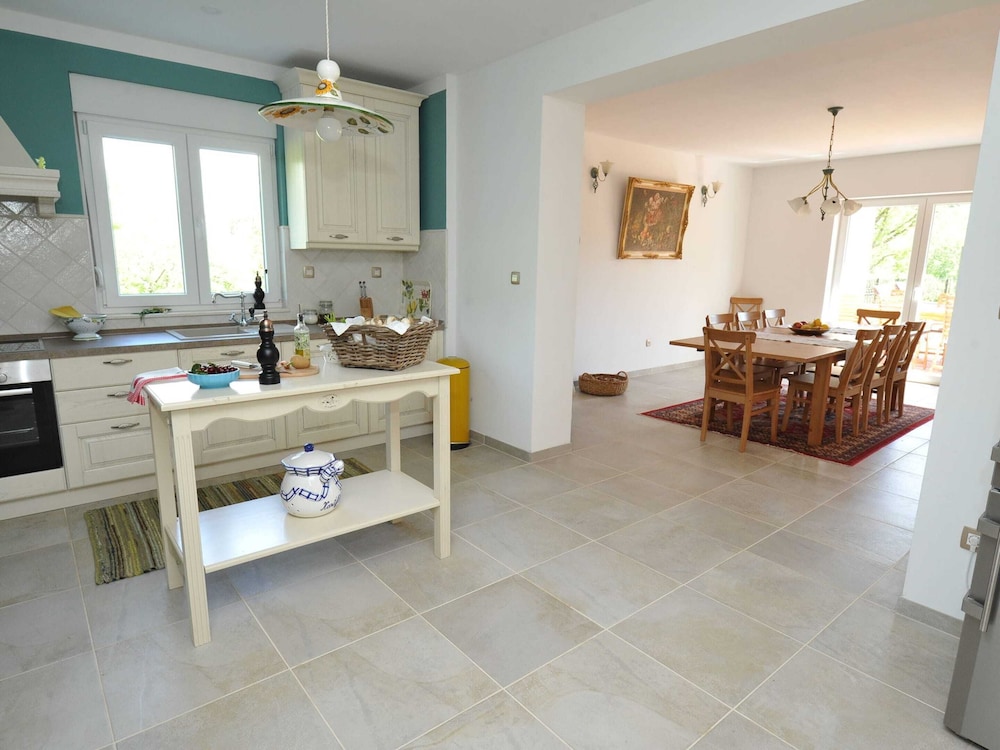Villa photo 2