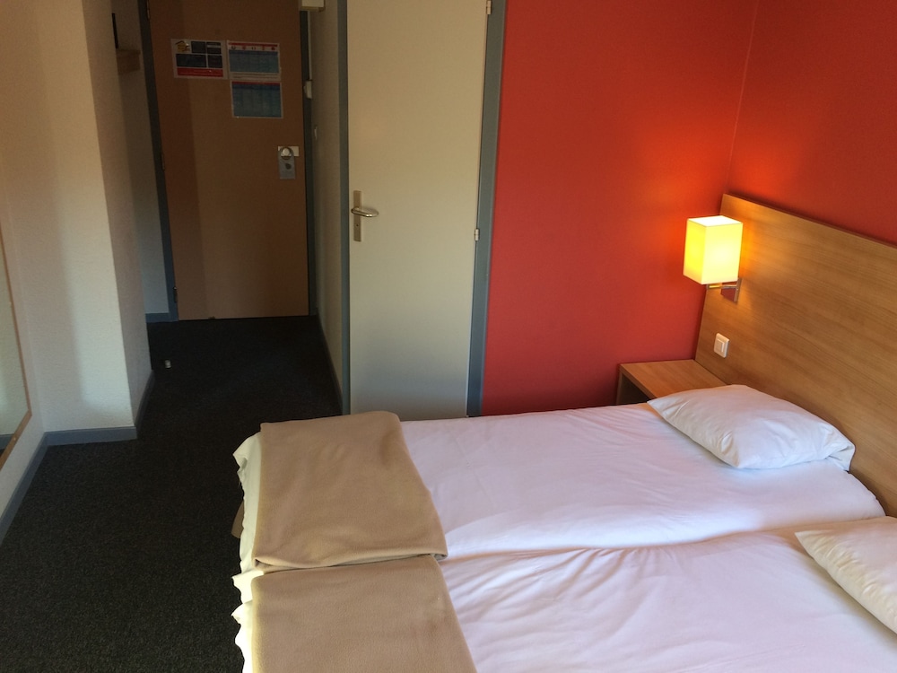 Twin Room - Photo 4